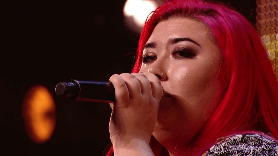 Call Center Worker Surprises With Emeli Sande Cover on The X Factor UK 2015 (VIDEO)