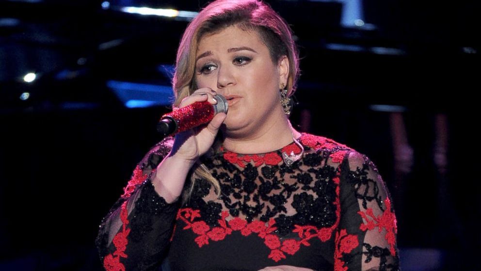 Kelly Clarkson Cancels Tour Dates