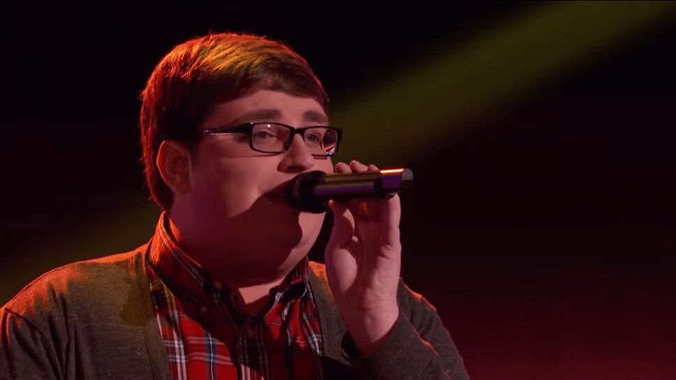 Mystery Man Turns Four Chairs With 'Chandelier' on The Voice 9 (VIDEO)