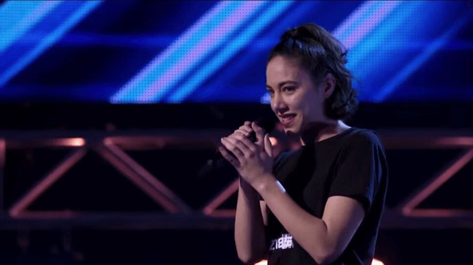 Waitress Serves Up a Showstopping Audition on The X Factor Australia 2015 (VIDEO)