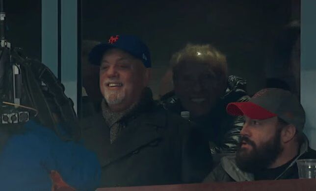 Billy Joel Sings 'Piano Man' At Mets Game (VIDEO)