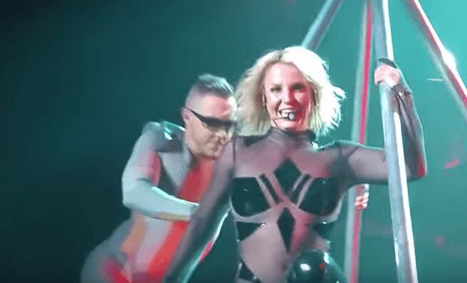Britney Spears Has A Wardrobe Malfunction In Las Vegas (VIDEO)
