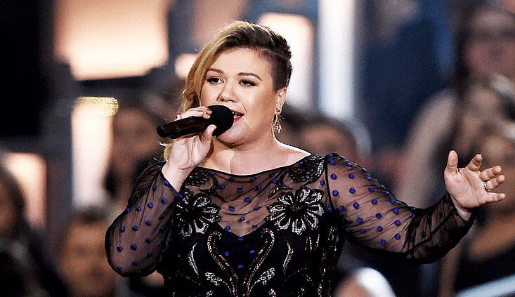 Kelly Clarkson Has Canceled The Rest of Her Tour in UK and Canada