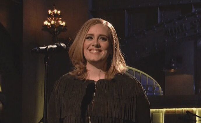 Adele sings 'When We Were Young' on SNL Saturday Night Live (VIDEO)