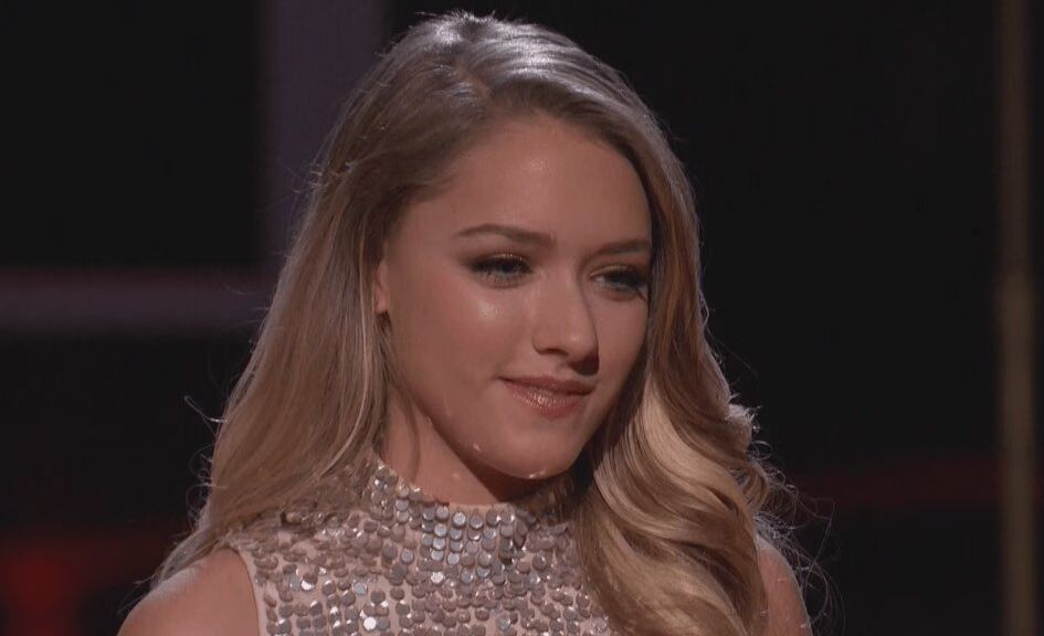 Emily Ann Roberts Sings 'She's Got You' on The Voice 9 (VIDEO)