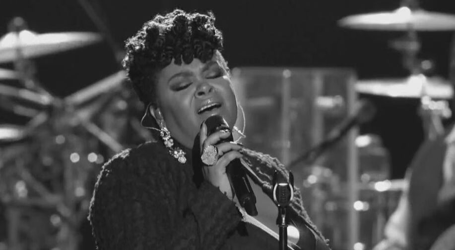 Jill Scott is 'Lady of Soul' at Soul Train Awards (VIDEO)