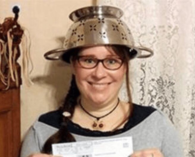 Pastafarian Wears Religious Colander On Driver's License (PHOTO)