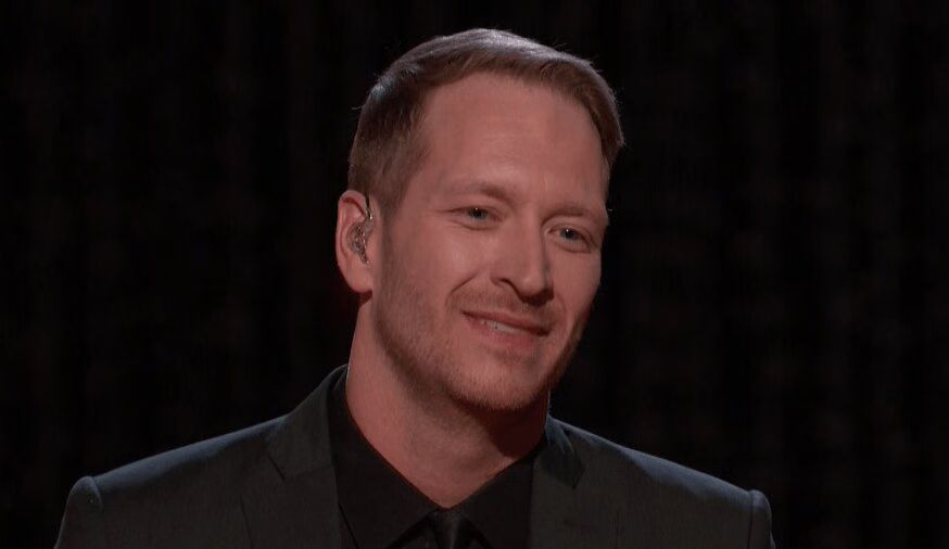 Barrett Baber Sings 'Silent Night' on The Voice 9 (VIDEO)