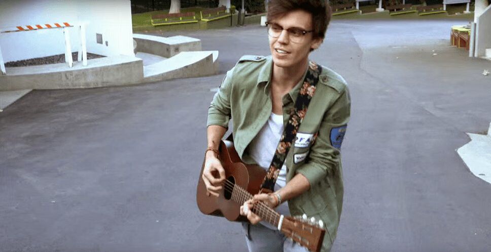 American Idol Star MacKenzie Bourg Performs 'Roses' in One Take at Hollywood Bowl (VIDEO)