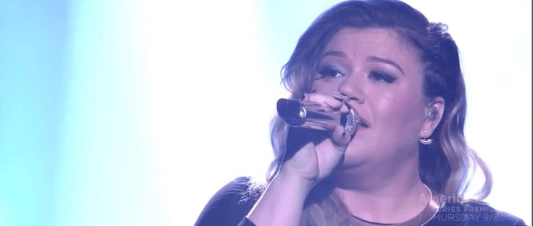 Kelly Clarkson Stuns With Medley of Hits on American Idol 2016 Finale