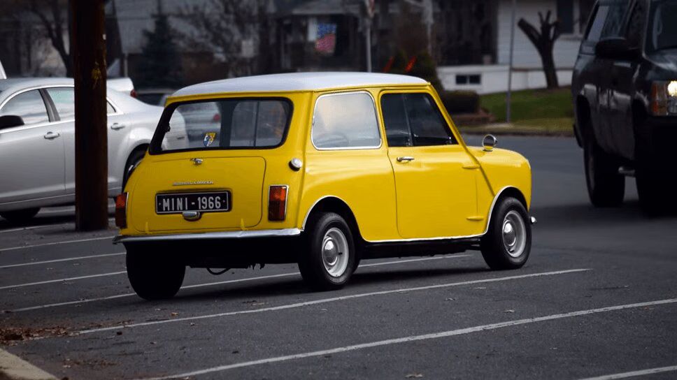 Insane Car Reviewer Goes Back In Time To Original Mini Cooper (VIDEO)