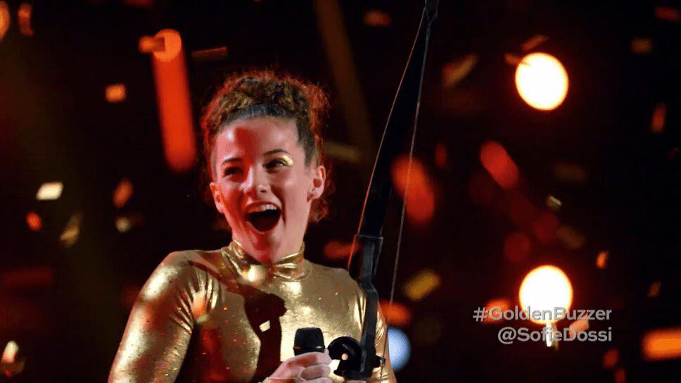 14-Year-Old Contortionist Earns Golden Buzzer on America's Got Talent 2016 (VIDEO)