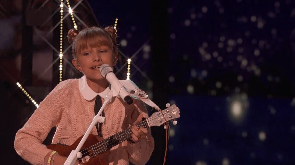 12-Year-Old Grace VanderWaal Stuns On America's Got Talent 2016 (VIDEO)