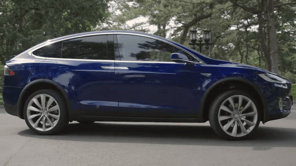 Man Crashes Tesla on Autopilot Due To Chinese Translation Error