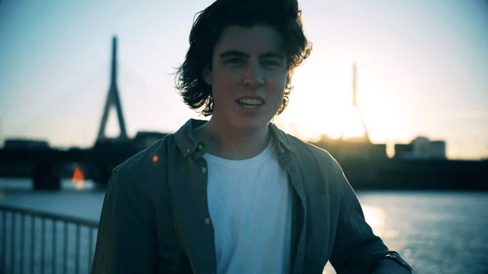 'American Idol' Star Sam Woolf Releases 'Stop Thinking About It' (VIDEO)