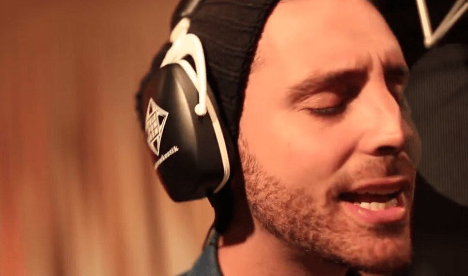 'American Idol' Winner Nick Fradiani Sings Acoustic 'Love Is Blind' (VIDEO)