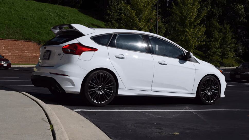 Insane Car Reviewer Reveals How To Talk Wife Into Buying Ford Fusion RS (VIDEO)