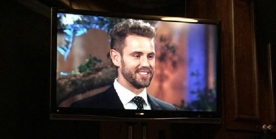 Nervous Nick Viall Meets His Ladies For The Bachelor 2017 - Sneak Peek Photos!
