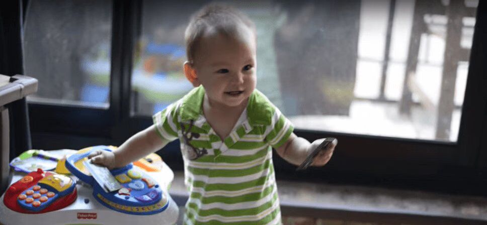 Adorable Baby Happy To See Daddy - Heartwarming! (VIDEO)