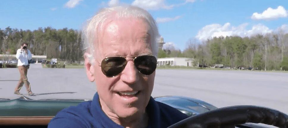 Vice President Joe Biden Does Mean Burnout In '67 Corvette Stingray (VIDEO)