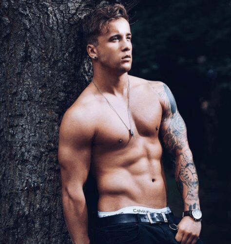 'X Factor' Star Sam Callahan Apologizes For Nude Leak