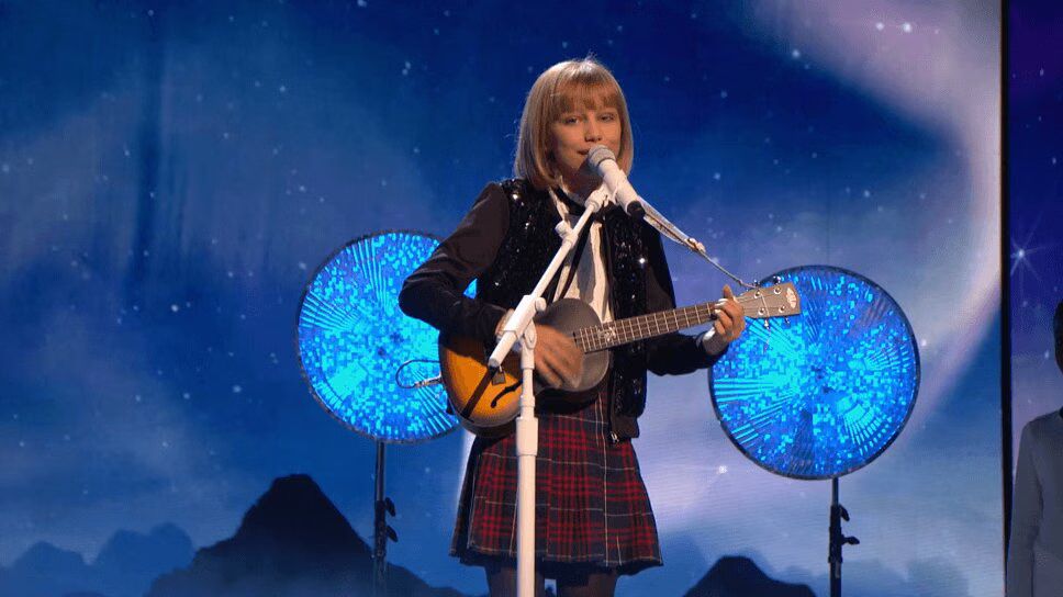 America's Got Talent Winner Grace VanderWaal Wows With 'Frosty the Snowman' (VIDEO)