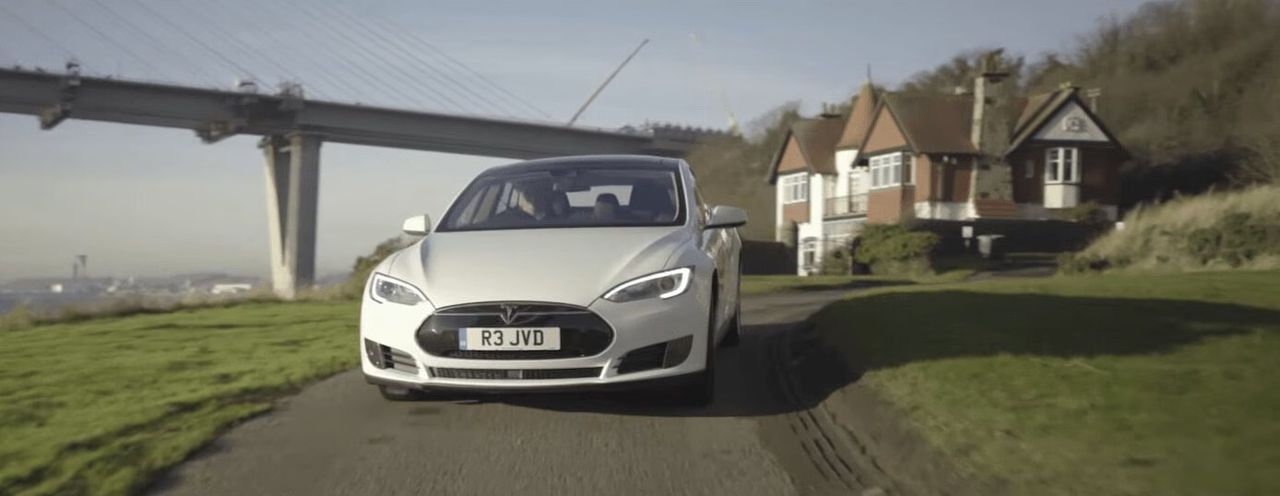 Tesla Owner Makes Argument For Why Electric Cars Are The Future (VIDEO)